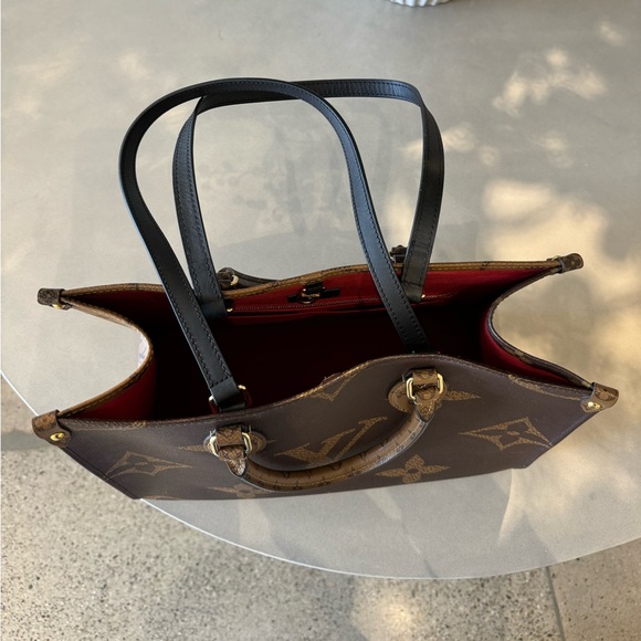 Louis Vuitton Monogram Reverse Giant OnTheGo MM - Picture 8 of 8